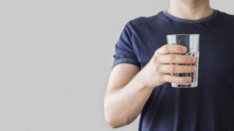 close-up-man-holding-glass-min